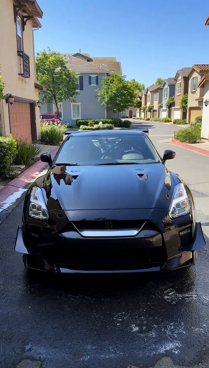 Nissan GTR full front face after detail